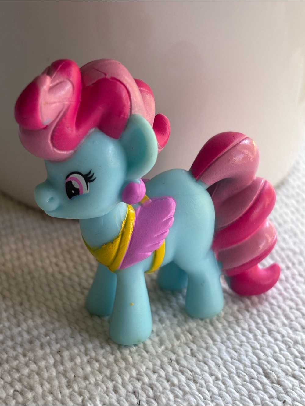 Mrs.Dazzle Cake My Little Pony Friendship is Magic 2” mini figure